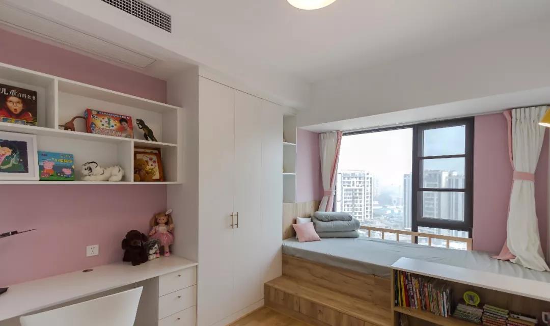 |他家的北欧风,原木家具温润如玉,客厅阳台一体,自然光线更充足