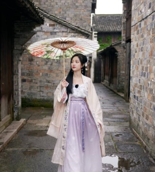 吴宣仪|吴宣仪《世界微尘里》还未播,古装新剧又来了,搭档娃娃脸男主