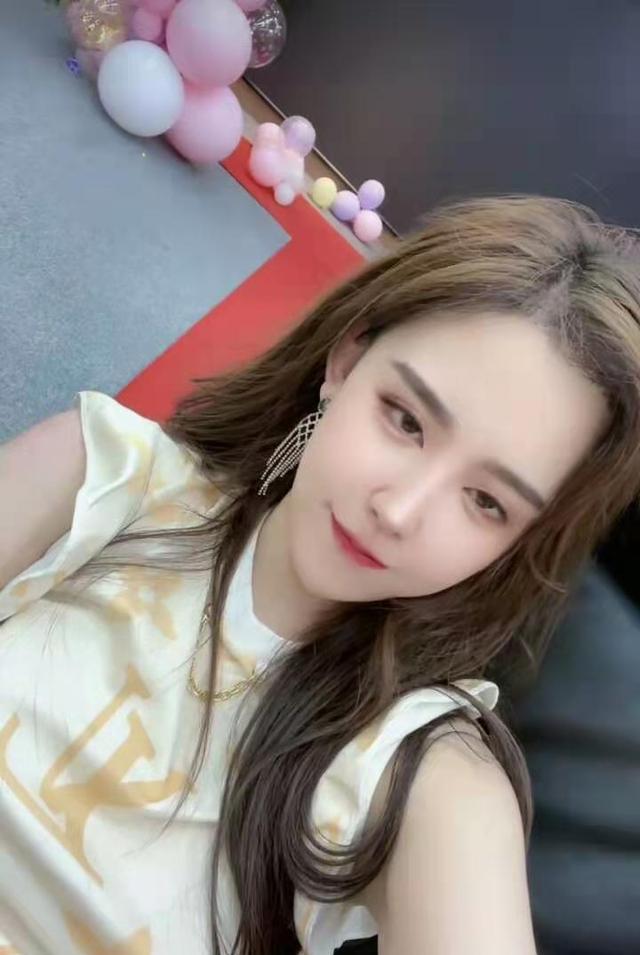 |自爆是辛巴旗下艺人，网红四姐透露停播原因，为凑钱现在负债累累