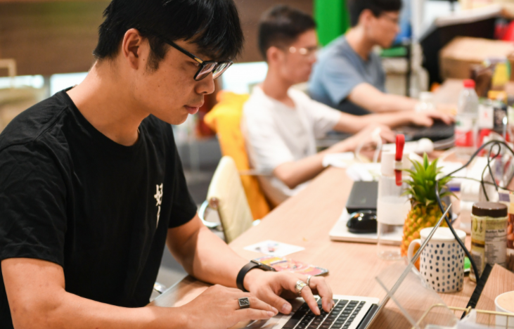 大学|垫底985和顶尖211大学,哪个更有含金量,网友:宁做凤尾不做鸡头