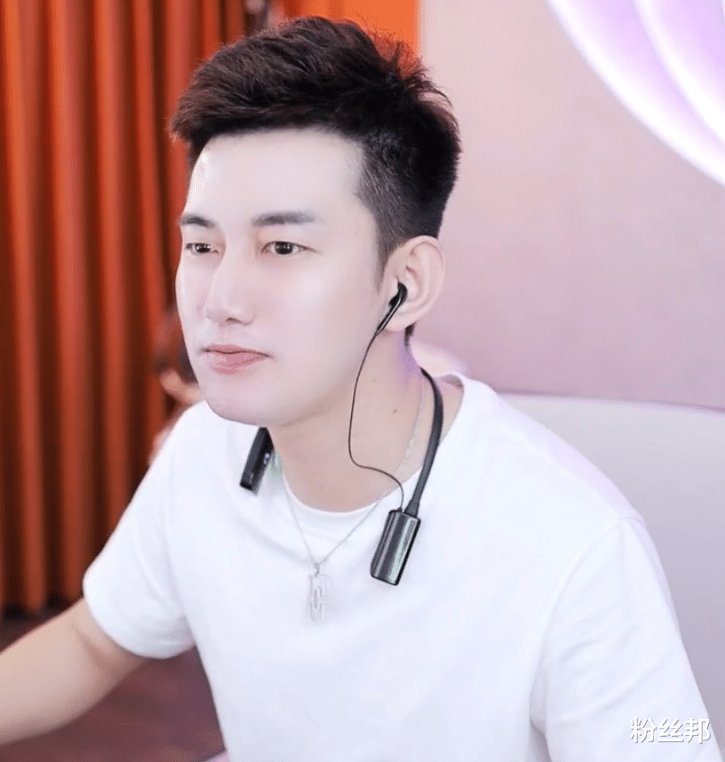 外来媳妇本地郎|宠妻狂魔阿哲午夜秀恩爱，包场为老婆庆生，哲嫂展现小蛮腰好身材