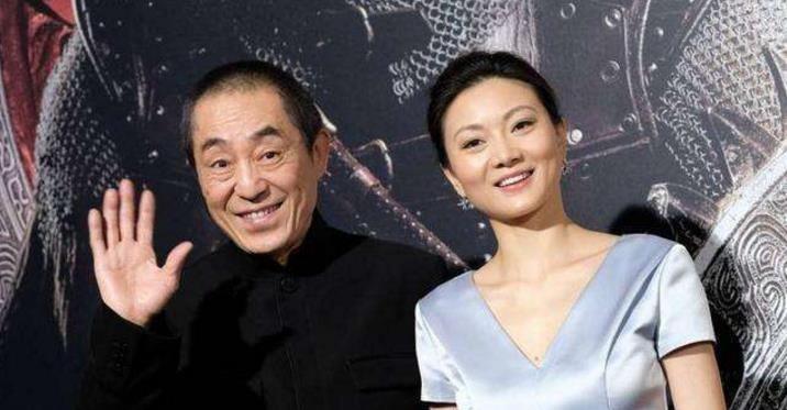 张艺谋|19岁时嫁给了他，育有3个孩子，如今是否后悔当初的做法