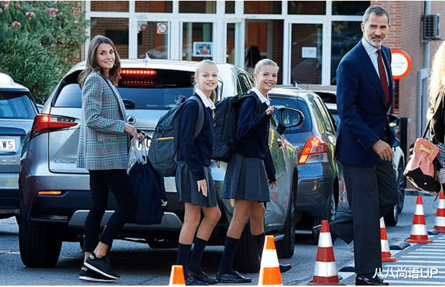 八八尚语UP|西班牙王室祖孙三代逛街,14岁索菲亚毫无公主包袱,好似邻家小妹