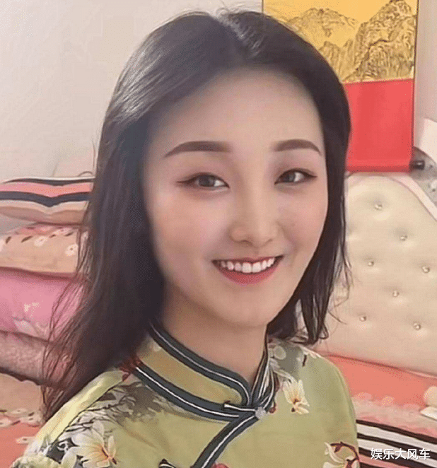 陈亚男|陈亚男18岁毕业照曝光，国字脸堪称“方脸阿姨”，还说自己没整容