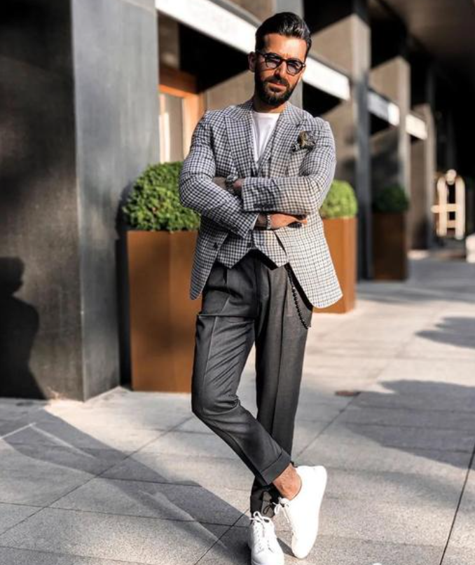 西装|50岁陈志朋瘦身成功，穿粉西装搭配“鸳鸯鞋”，帅回小虎队时代