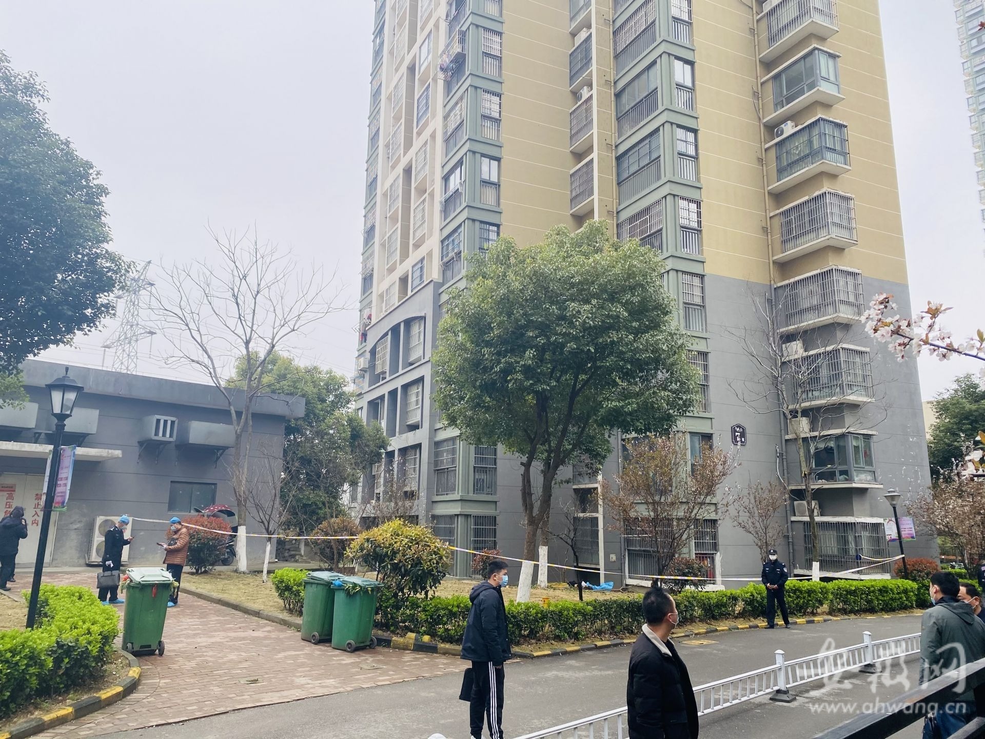 戏虹星 合肥母子三人清晨从24楼坠亡,包括4岁女儿和1岁儿子