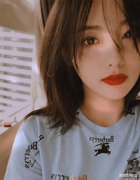 初恋脸 美妆蛋已经“失宠”了，如今流行粉底刷，方便好用还不吃粉