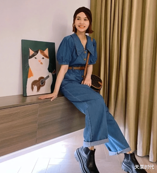 天果时代|杨丞琳圆脸太减龄，穿牛仔连体裤像18岁少女，活力四射很时尚