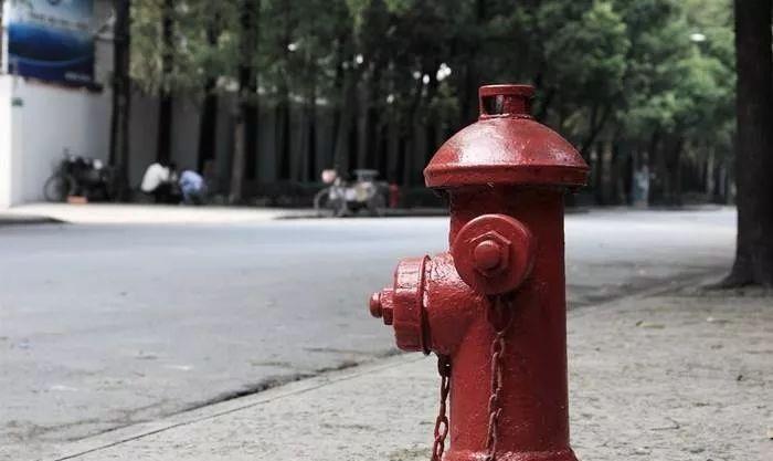 桃小菁说说|家中失火，119派车灭火，后来物业上门收2万用水费，合理吗？