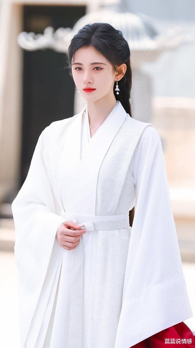 穿衣搭配 还在嘲她“妆容半永久”？这一次，我是真的服气了！
