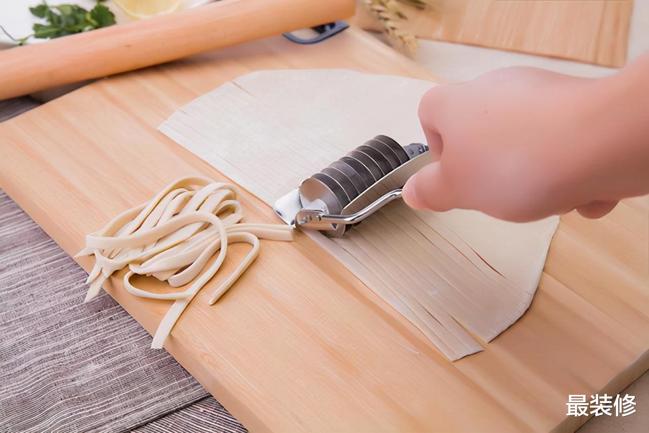 当初跟风买了好多爆款厨具，用了半年，才发现都是白花钱