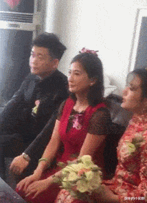 穿衣搭配 “闺蜜花2w烫了个发型,结果自拍晒到朋友圈,这谁顶得住啊!”