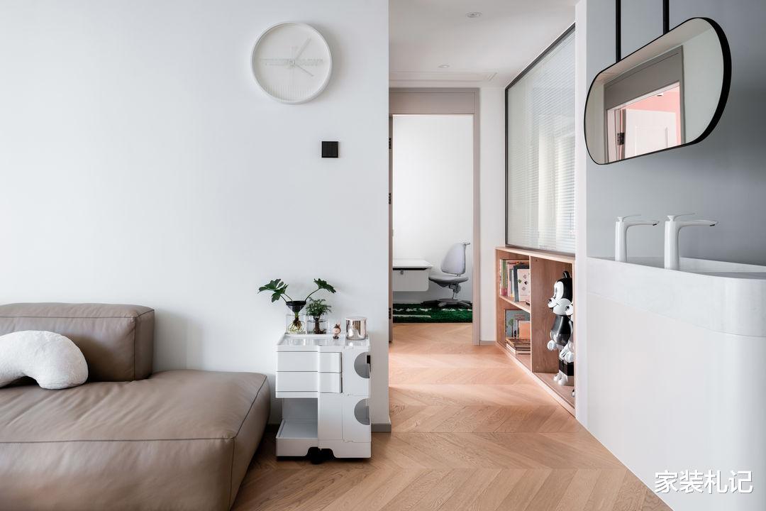 73m2两房，玄关进门就有衣柜、洗手台，好看实用颜值高