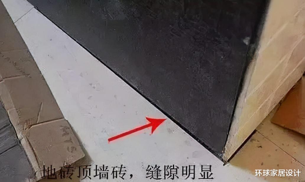 卫生间贴瓷砖时，我说要墙砖留空一排，师傅一听：遇到行家了！