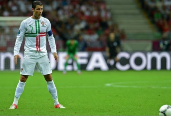 |C罗的身体天赋，当真历史顶级，堪比职业篮球的弹跳能力