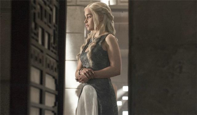 权力的游戏|应该如何评价《权力的游戏》中，龙妈这个人？