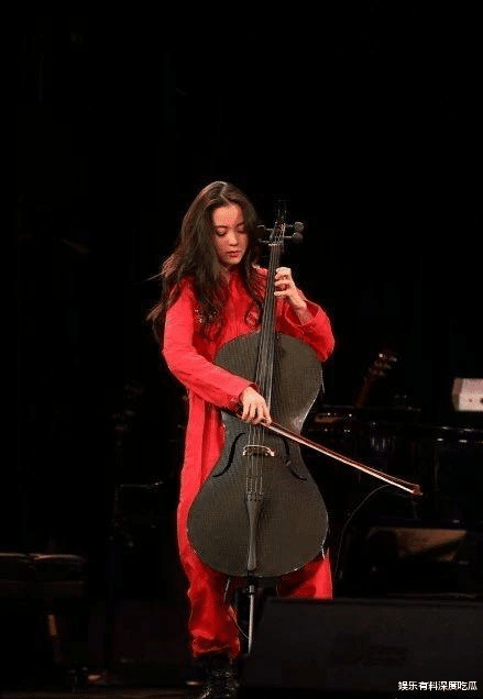 |如何解读欧阳娜娜从清纯走向成熟风的转变？是转型还是蜕变