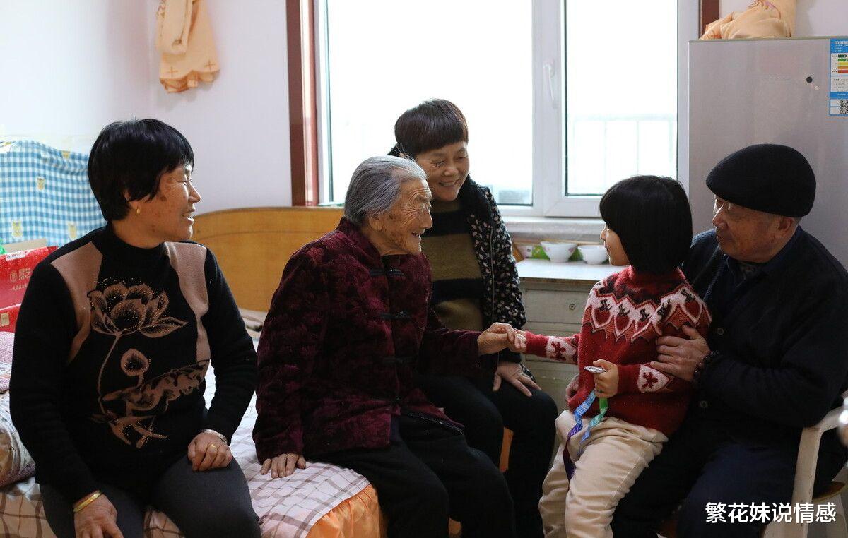 80岁大妈的智慧养老:不请保姆,不去养老院,儿子们抢着照顾我