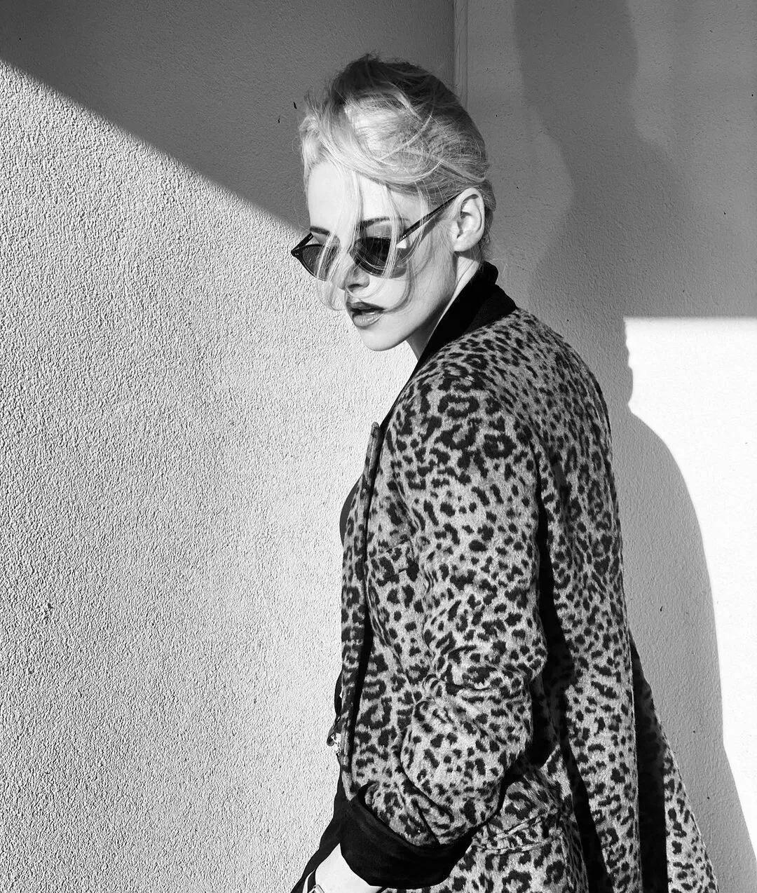 育邻人|组图：“小K”克里斯汀·斯图尔特携《斯宾塞》现身电影节