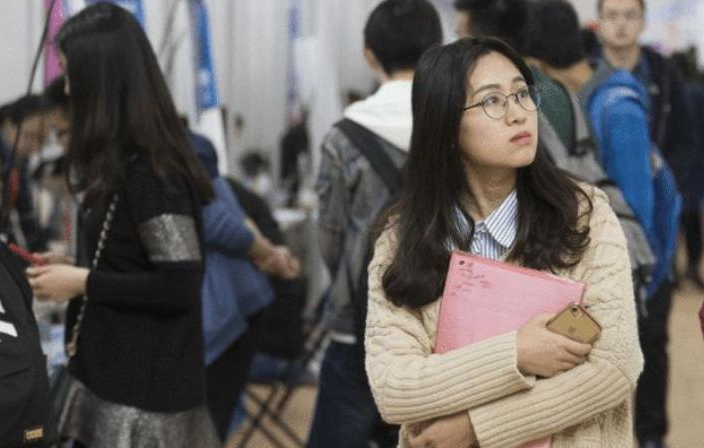 求职|出国花百万回国挣4500,留学海归变“海废”,落差叫人难以接受