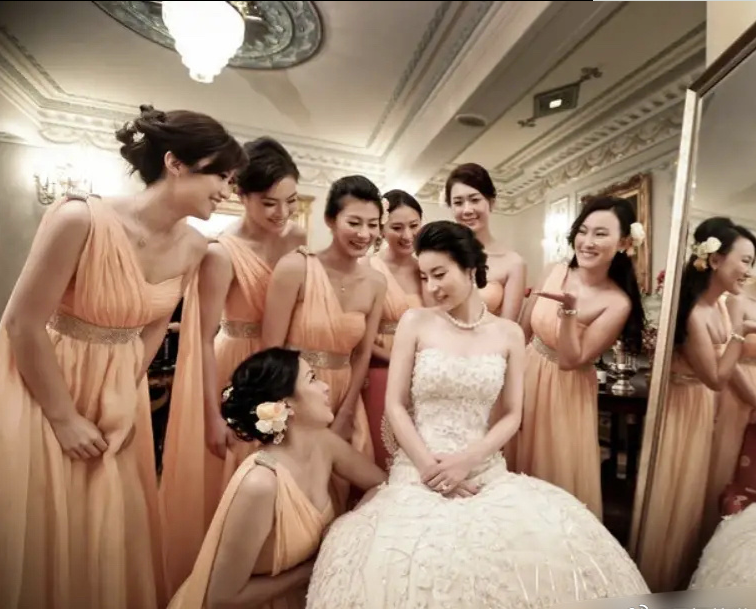 吴敏霞|郭晶晶大婚后对伴娘吴敏霞说：启刚的弟弟看上你了，我想撮合你俩