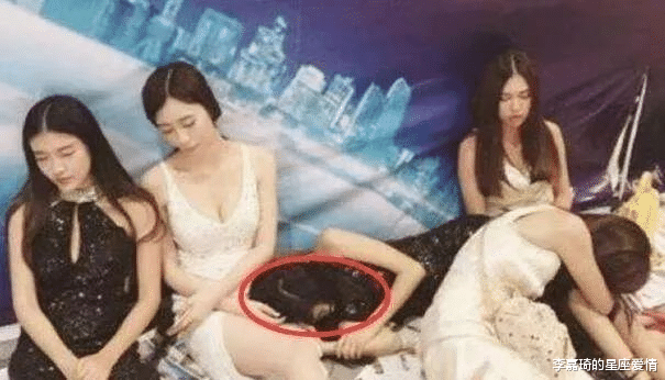 李嘉琦的星座爱情|女孩们以后穿裙子一定要注意点坐姿呀,这也太尴尬了!哈哈哈哈