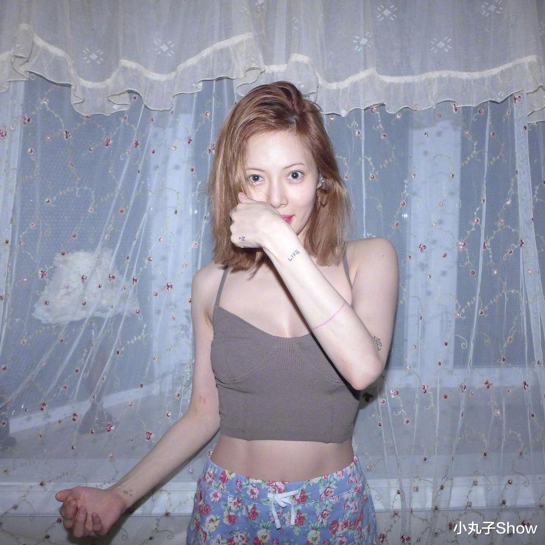 金泫雅|“南韩小野马”泫雅晒火辣美照，小背心炫出小蛮腰，身材管理顶级