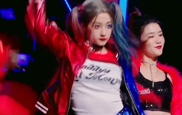 关晓彤|关晓彤cos小丑女，谁留意她肚子上的痕迹，终于明白了鹿晗的眼光