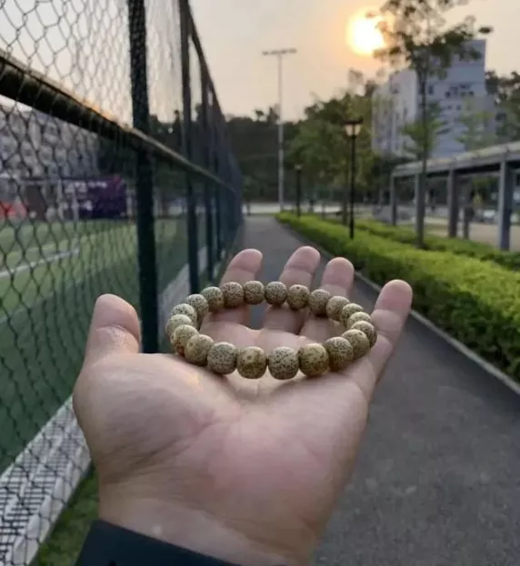 文玩|日常盘玩文玩手串的十一种姿势，对照一下看你属于哪一种？