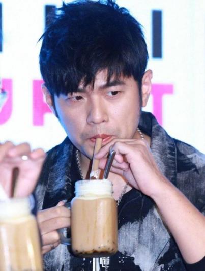 周杰伦|周杰伦瘦身成功，引5万人点赞：周董的自律，从戒掉奶茶开始