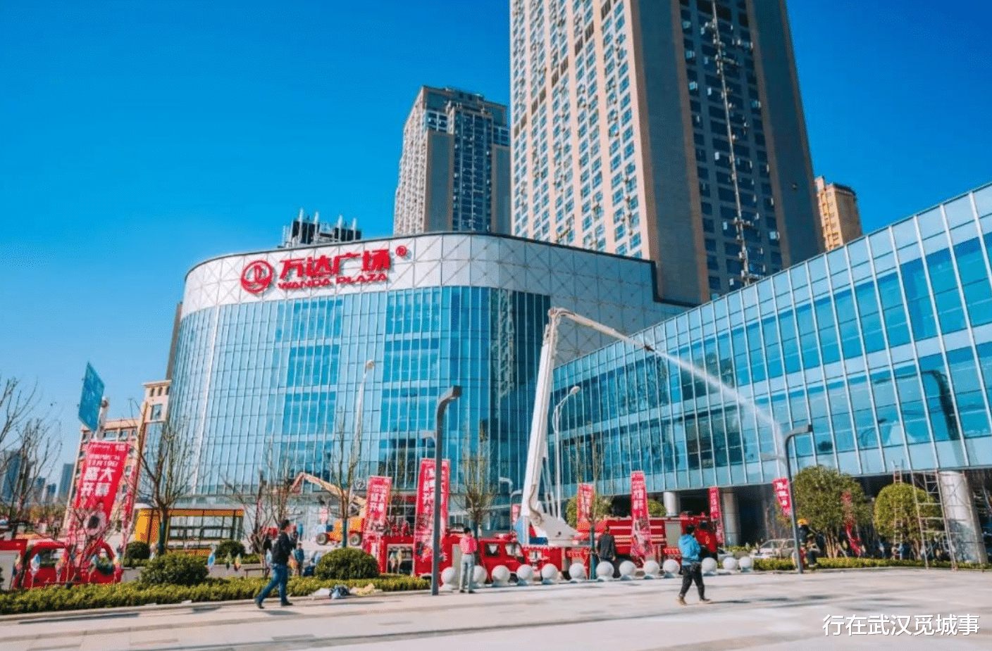 万达广场|万达广场为何撤离武汉市中心，在郊区大量布局？