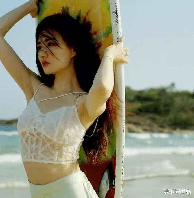 徐璐|徐璐在水中拍大片,摆拍动作奔放引起热议,评论区“污言秽语”