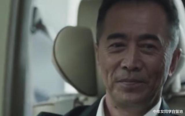 中年女同学自留地|《扫黑风暴》孙兴背后叫贺芸的那声妈太渗人，贺芸因为做错一件事而导致走上不归路