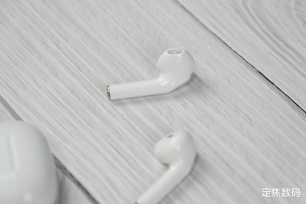 它设计不如AirPods，它音质不如AirPods，但是它只卖49