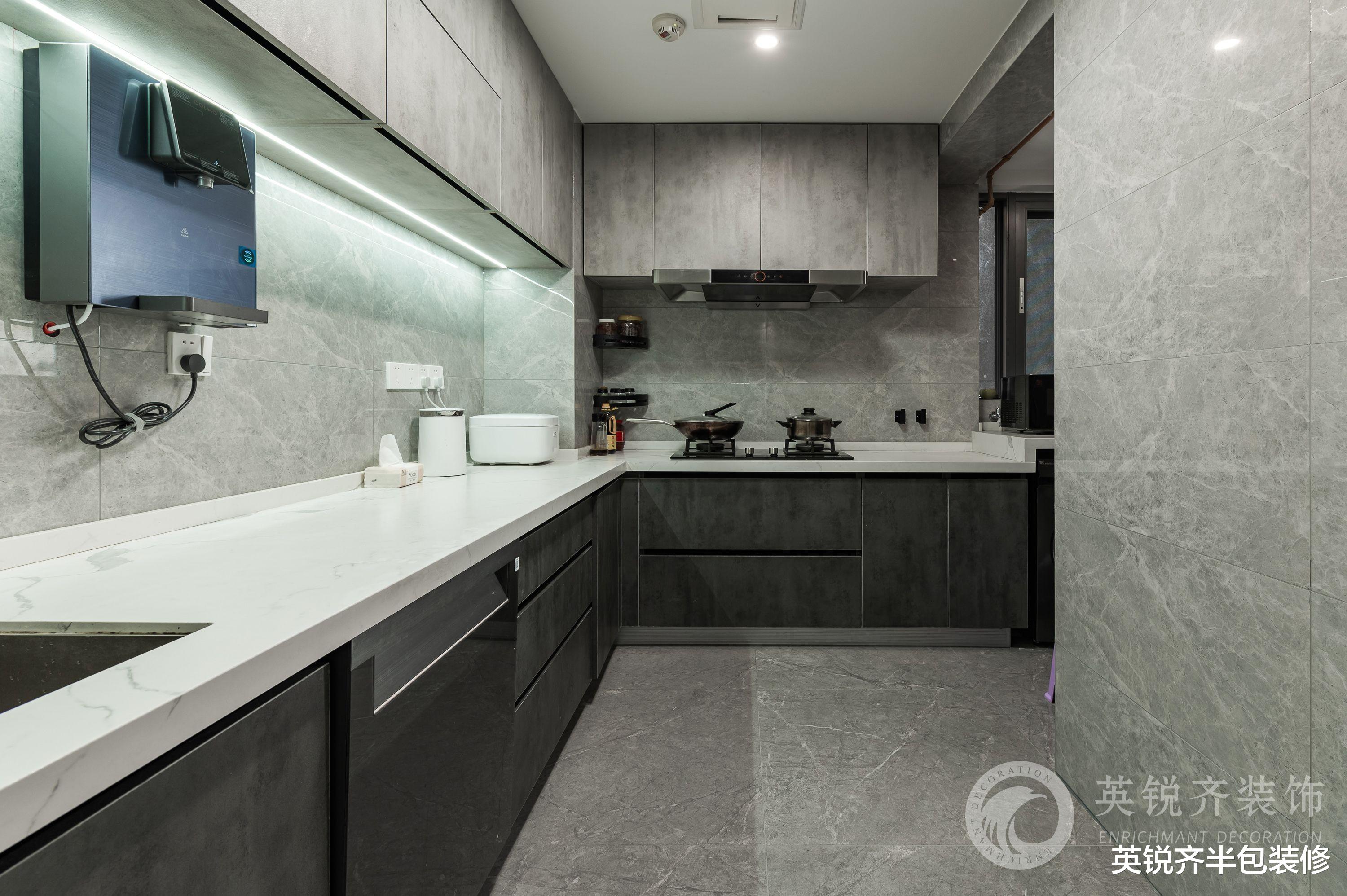 101㎡现代简约四室 | 整洁美观的设计更有利于家庭收纳