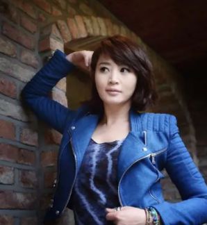 金惠秀|“气质女神”金惠秀：曾掏空积蓄为母亲还债，如今57岁住小破屋