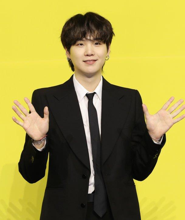 防弹少年团|防弹少年团Suga确诊新冠,昨日刚从美归国,离美前检测为阴性!