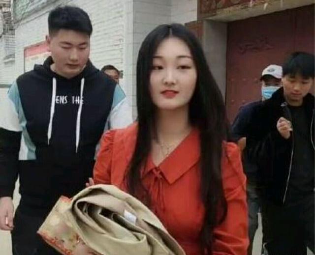 陈亚男|陈亚男强调自己跟朱小伟没离婚,陈亚男叔叔曝疑似朱小伟不能生育