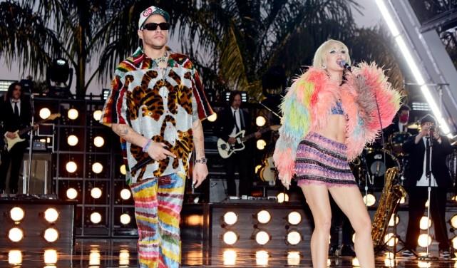 景甜|金·卡戴珊和28岁鲜肉去旅游，岛国享浪漫，取关了示爱男友的女星