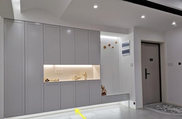 我确定分离式双玄关好用，一个保颜值，一个收纳，下套房也照着装