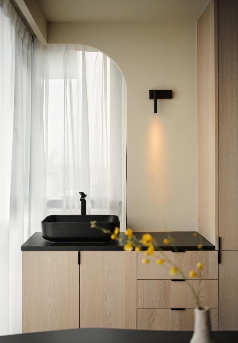 有过生活经历,才知道家里柜子越多越好,看她家,收纳多到爆