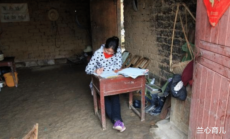 兰心育儿 女孩刚上完初中，就被母亲要求辍学，理由荒唐：娃大了，该嫁人了