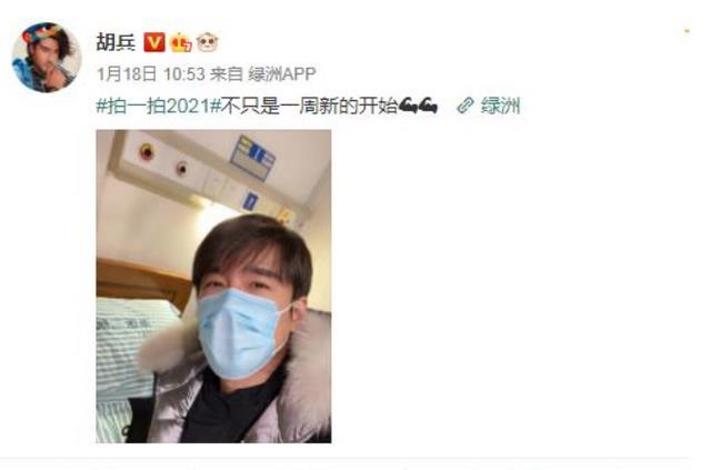 胡兵|“中国第一男模”胡兵晒病床照，年过半百未结婚，惹网友担心