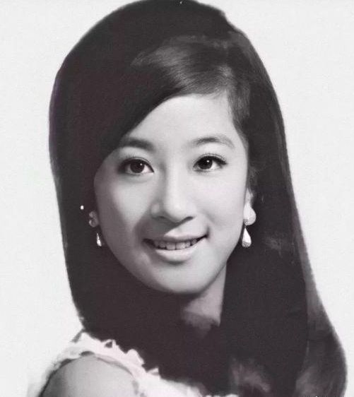 雷萨|34岁花滑王子攀上70岁华裔富婆，恋爱7年说累了，却又娶泰国名媛