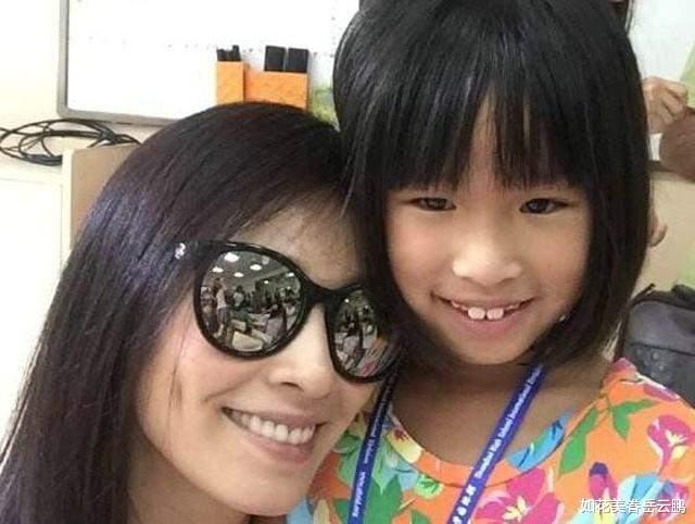 张庭|基因真神奇！张庭老公与前妻的儿女颜值逆天，对比张庭孩子简直了