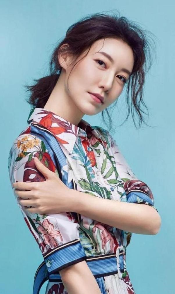 高露|她是靳东的亲妹妹，因这部剧一炮而红，但老公却是一个迷