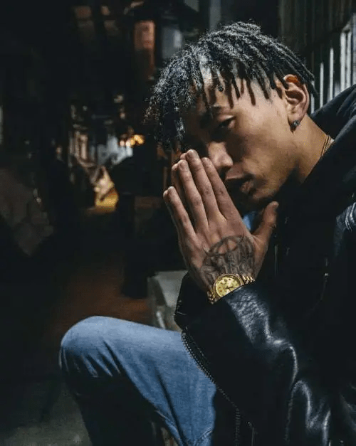 女孩|梁朝伟“辱华”电影定档，王嘉尔选择退出，马思唯的接盘引发众怒