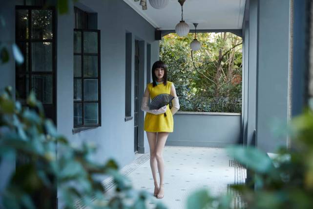 修图|唐嫣高挑身材大长腿参加ELLE风尚盛典