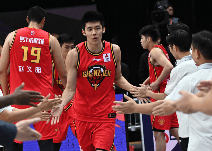 深圳男篮|19投15中两战砍38分！CBA又涌现出潜力锋线，18岁2米03，未来可期