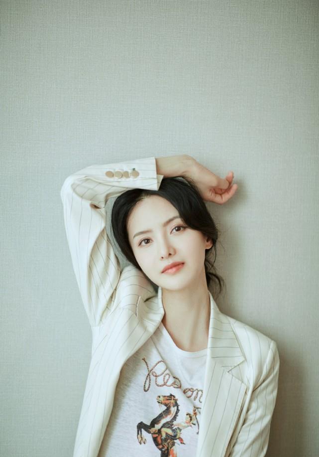 时尚百搭说 是最美甄宓也是美女学霸，被吴秀波牵连的张芷溪，如今演技翻了车